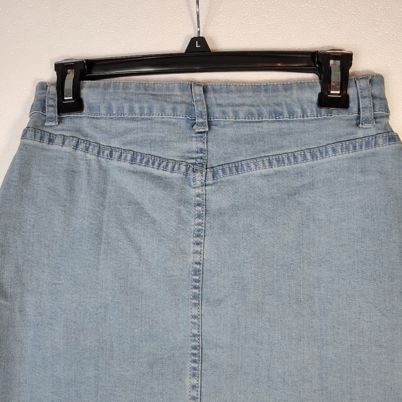 NWT Anna-Kaci Light Blue Chambray/Denim Button front skirt size Small - Picture 3 of 9
